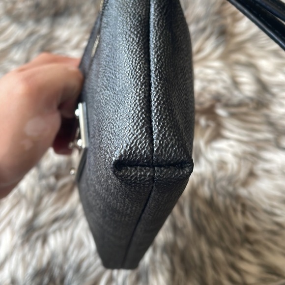 Michael Kors wristlet - Picture 6 of 7